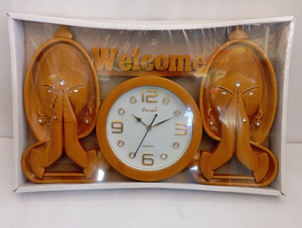 Foram Namaste Analog Wall Clock